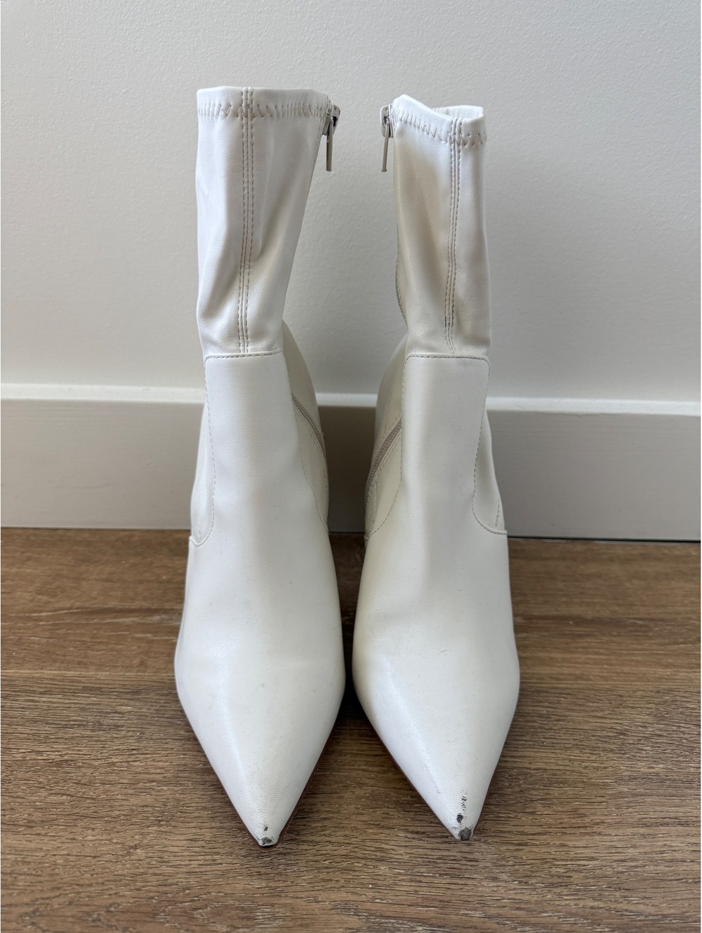 Aldo White Pointed Toe Ankle Boots with Zipper and 4.5” Block Heel | Size 8.5